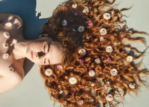 Cómo evitar la caída del cabello en primavera y fortalecerlo de forma natural