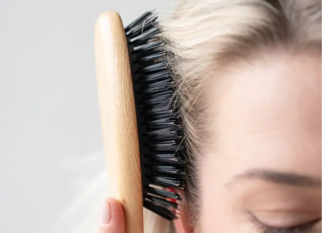 Cepillo de cerdas de jabalí para brillo natural del cabello