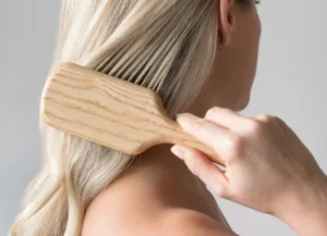 mejor cepillo para cabello liso de madera y cerdas naturales